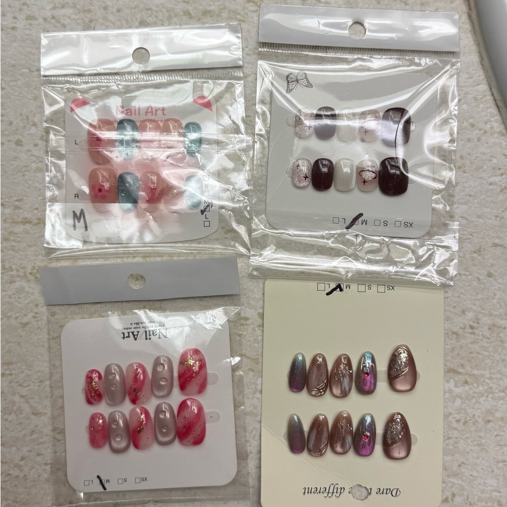 SET OF 4 Acrylic Press on Nails! Medium